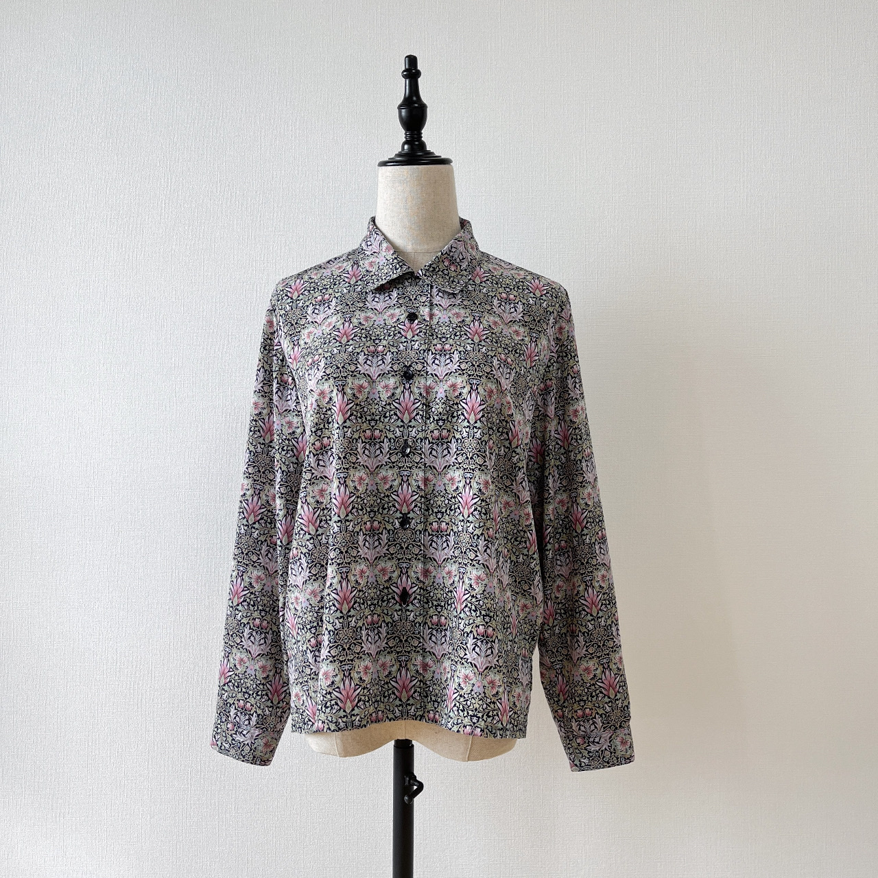 日本製V&A深藍色印花圖案古著上衣