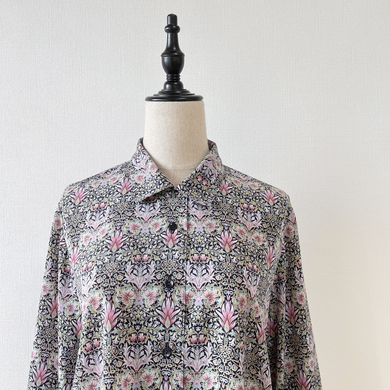 日本製V&A深藍色印花圖案古著上衣