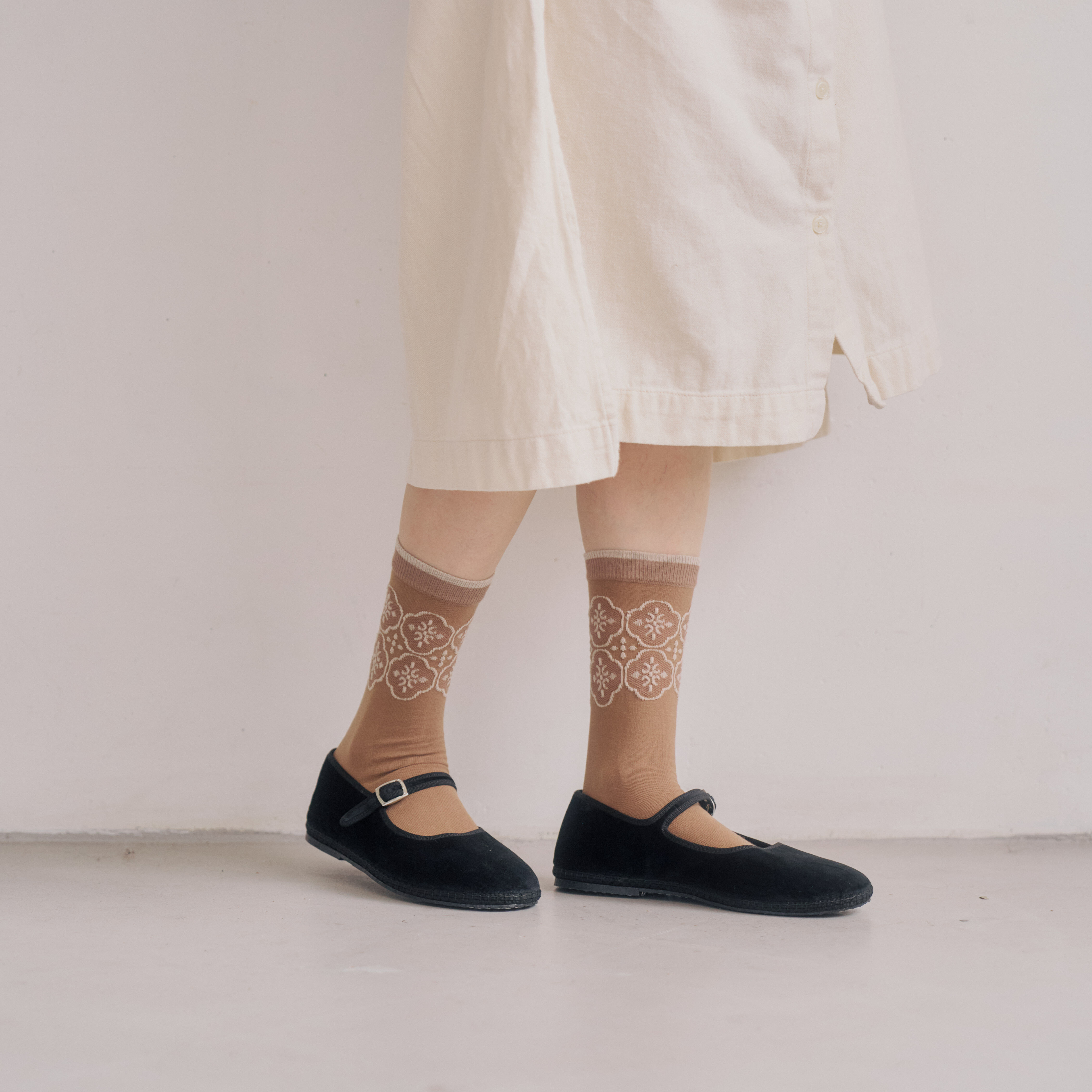 Crew Socks/Begonia Glass Pattern/Chestnut Milk Tea