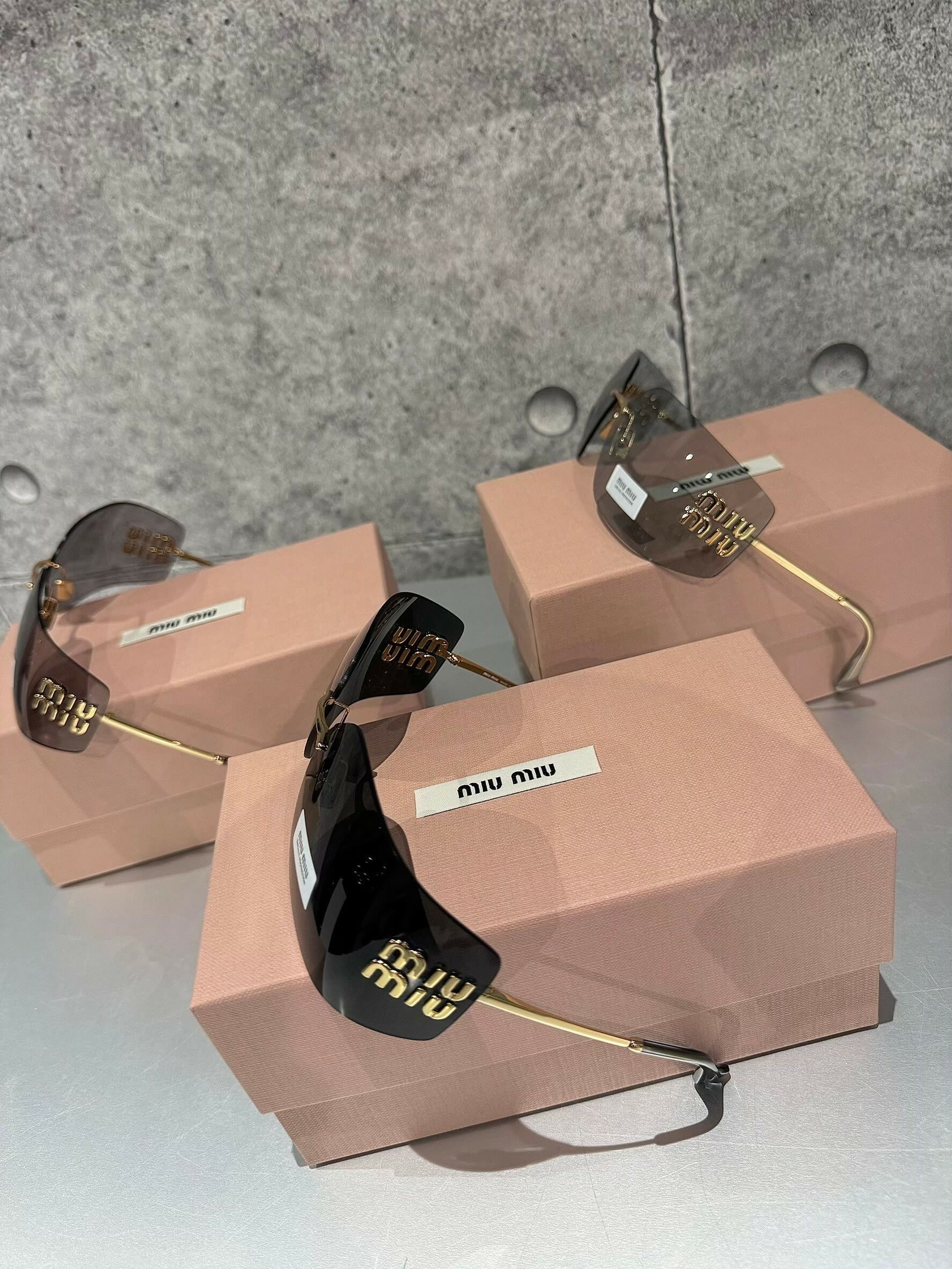 MiuMiu 無邊框 鏡腳小金字LOGO 墨鏡