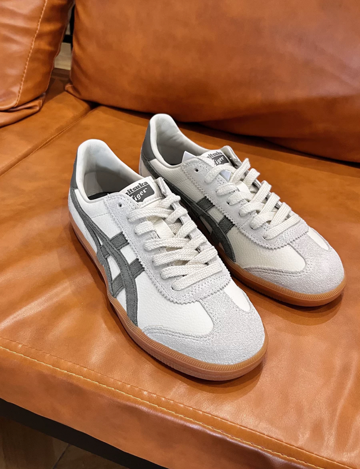 Onitsuka Tiger Tokuten 鬼塚虎米白色麂皮復古德訓鞋1183C431-020