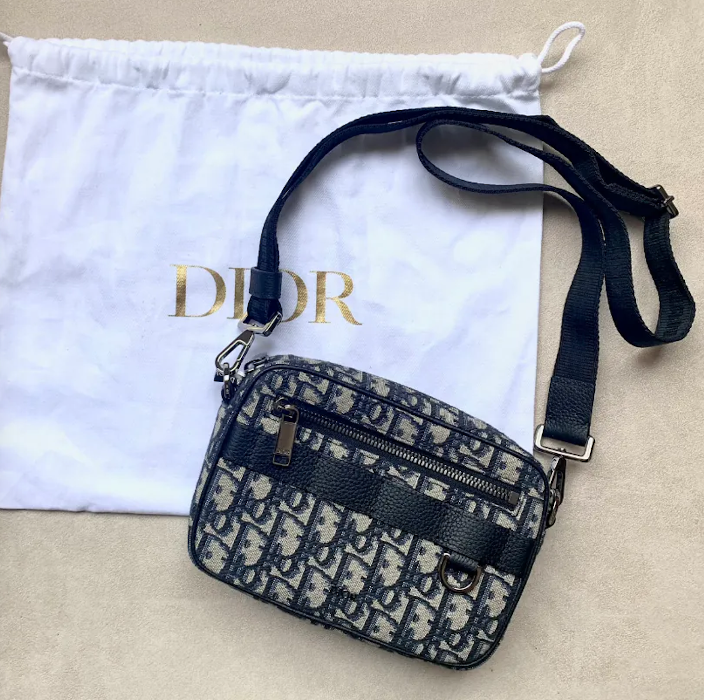 DIOR Safari Oblique 緹花 迷你 郵差袋 米色和黑色