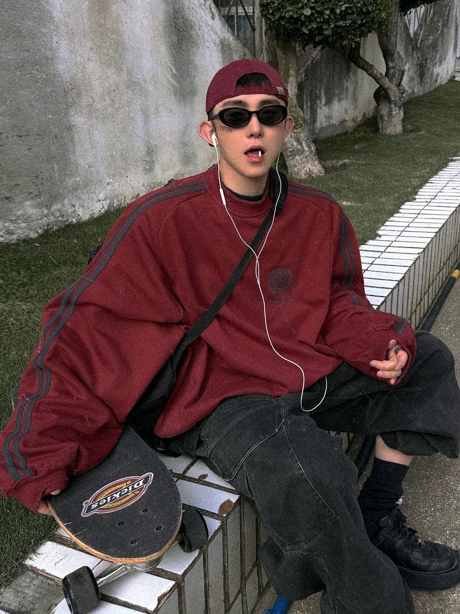 Aurocean 雙槓復古運動徽章刺繡衛衣