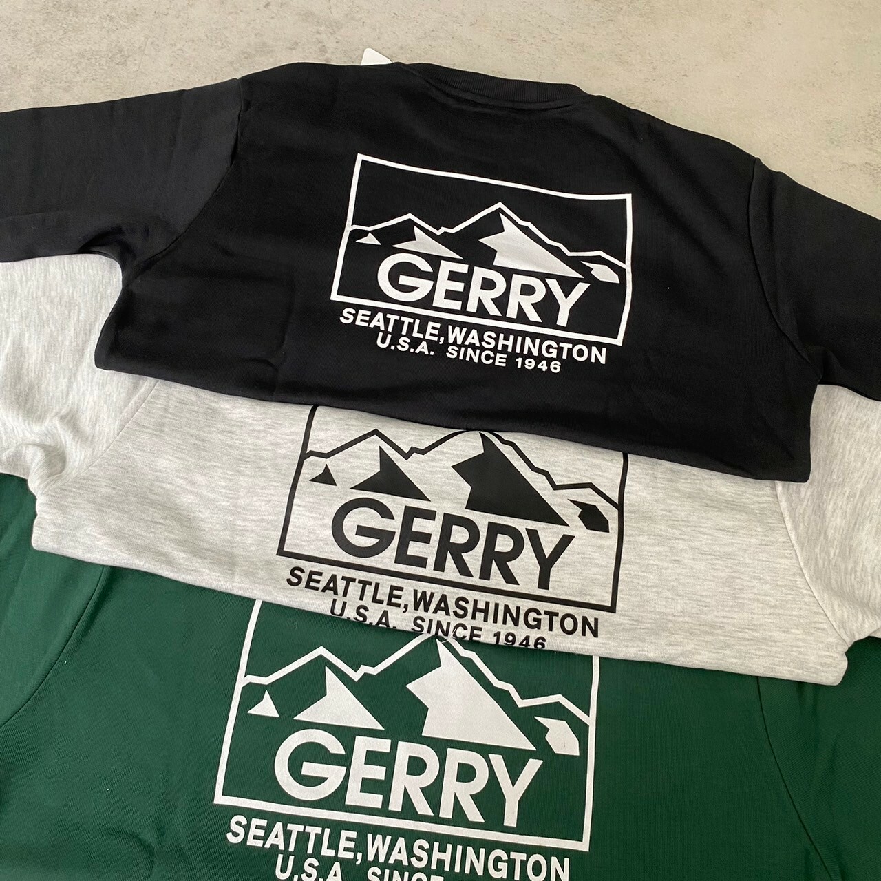 Gerry 山圖騰設計大學Tee GE25AW23