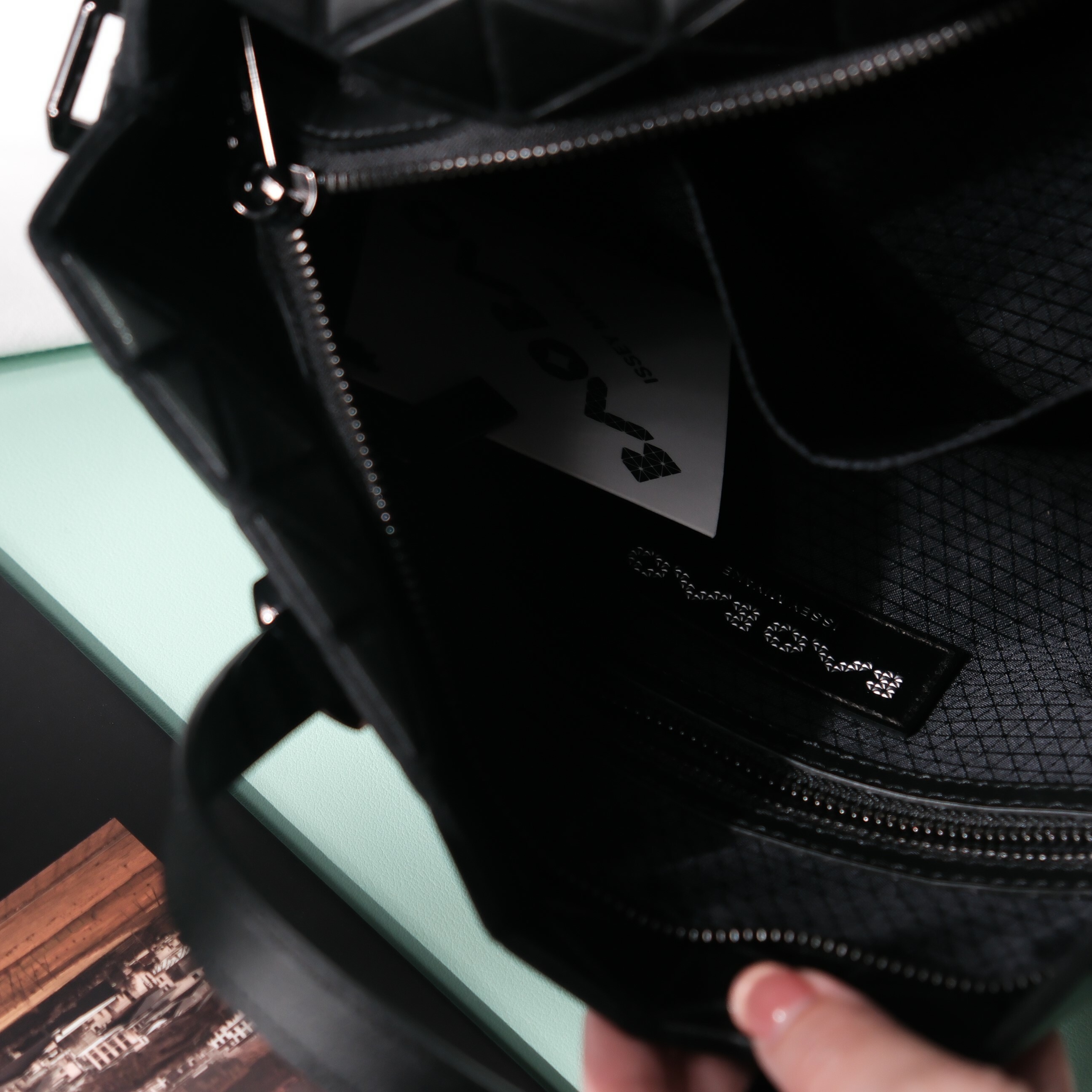 2024AW BAO BAO ISSEY MIYAKE 三宅一生 TONNEAU MATTE 側背包 手提 小公事包 側背 小包 現貨