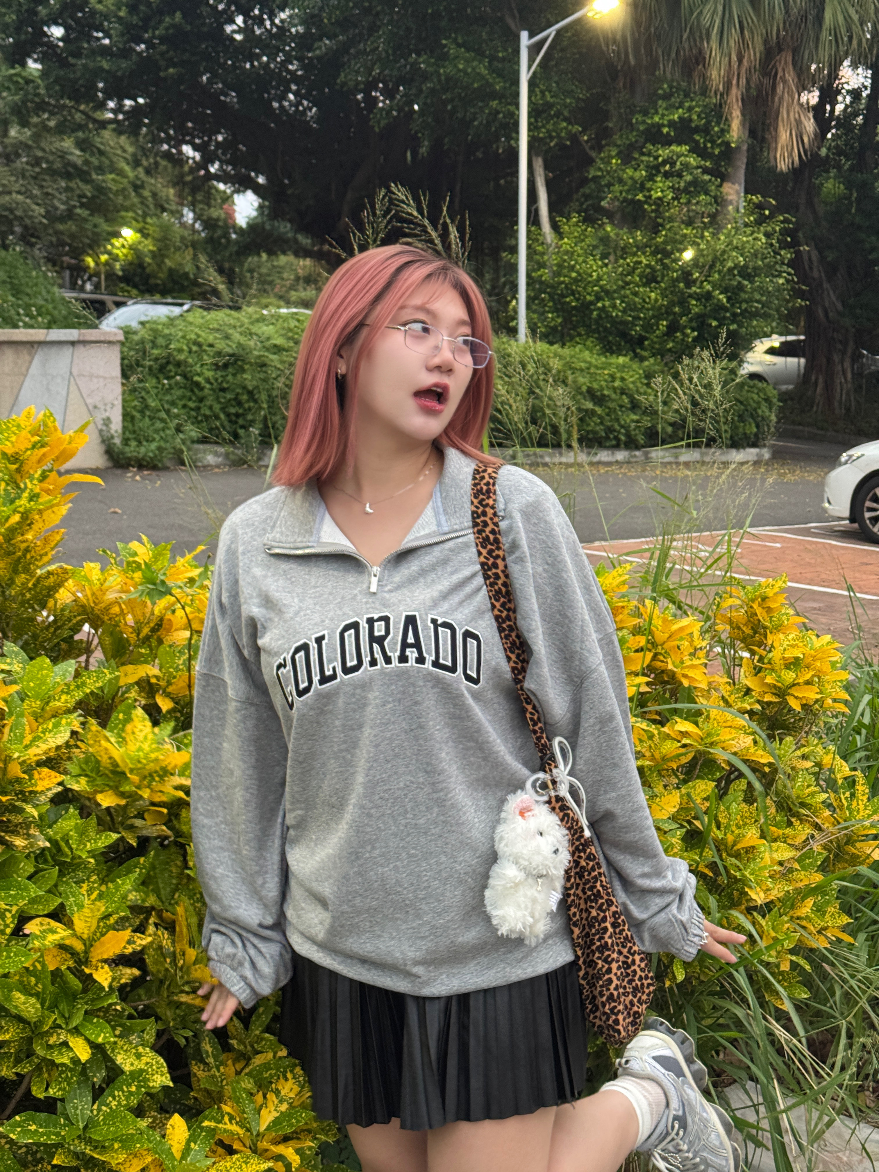 現貨A1闆娘推薦👍🏻男女共穿 韓版拉鍊刺繡字母衛衣（黑/灰）