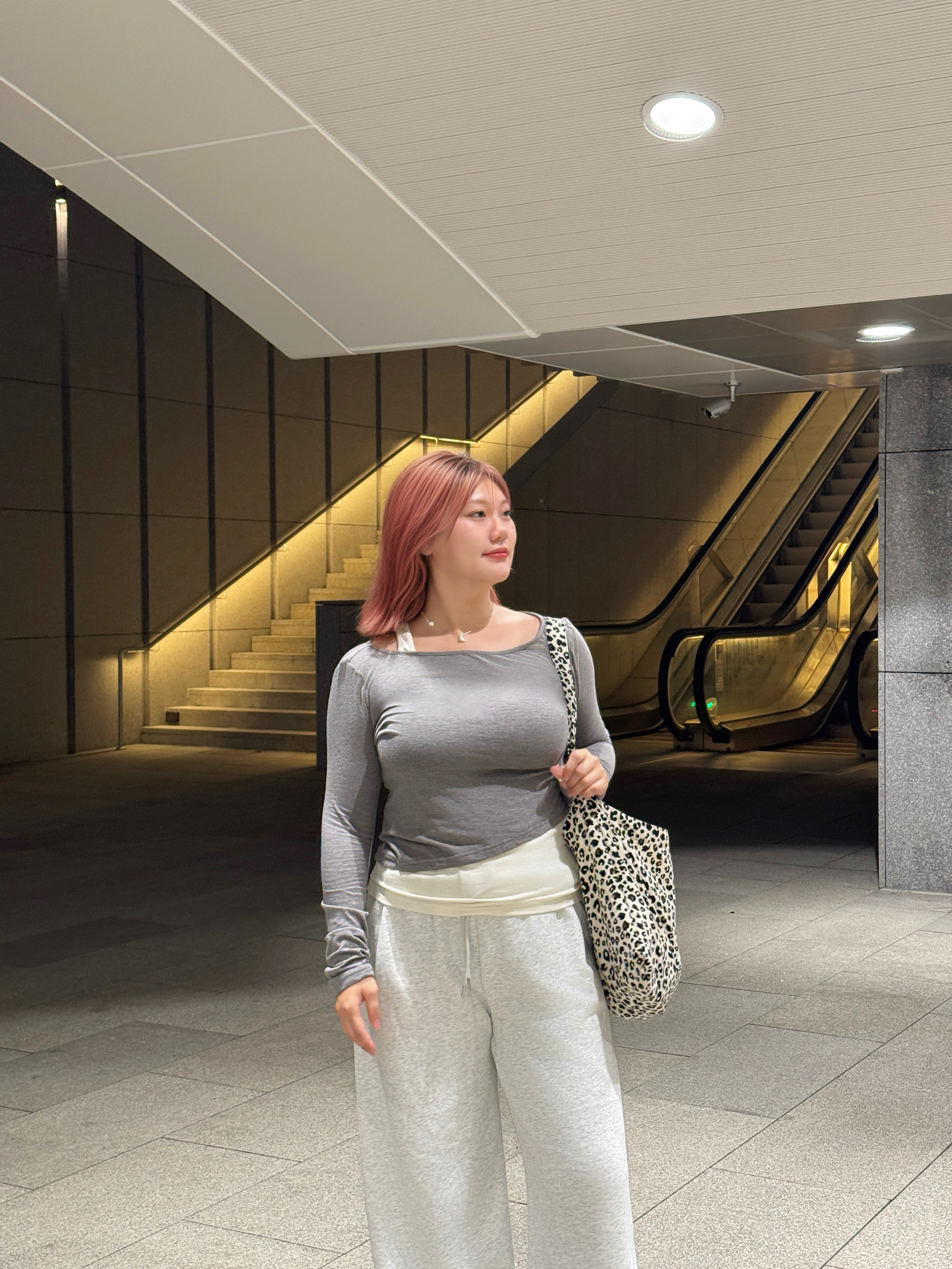 現貨A2彈彈軟軟 韓系設計感斜肩假兩件長袖（黑/灰）