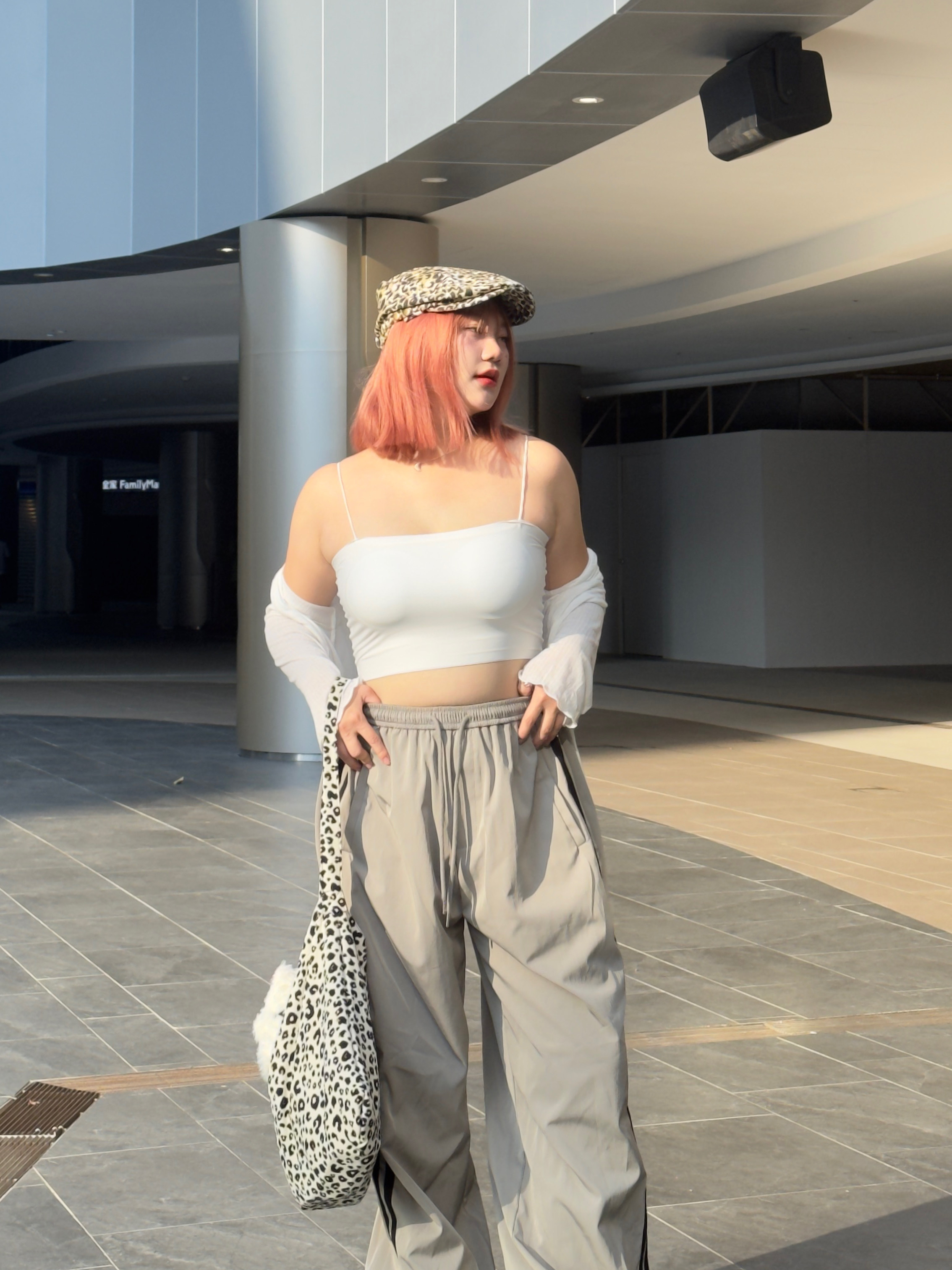 A7闆娘推薦👍🏻高彈細肩帶 無痕內搭平口胸墊小背心（黑/白）