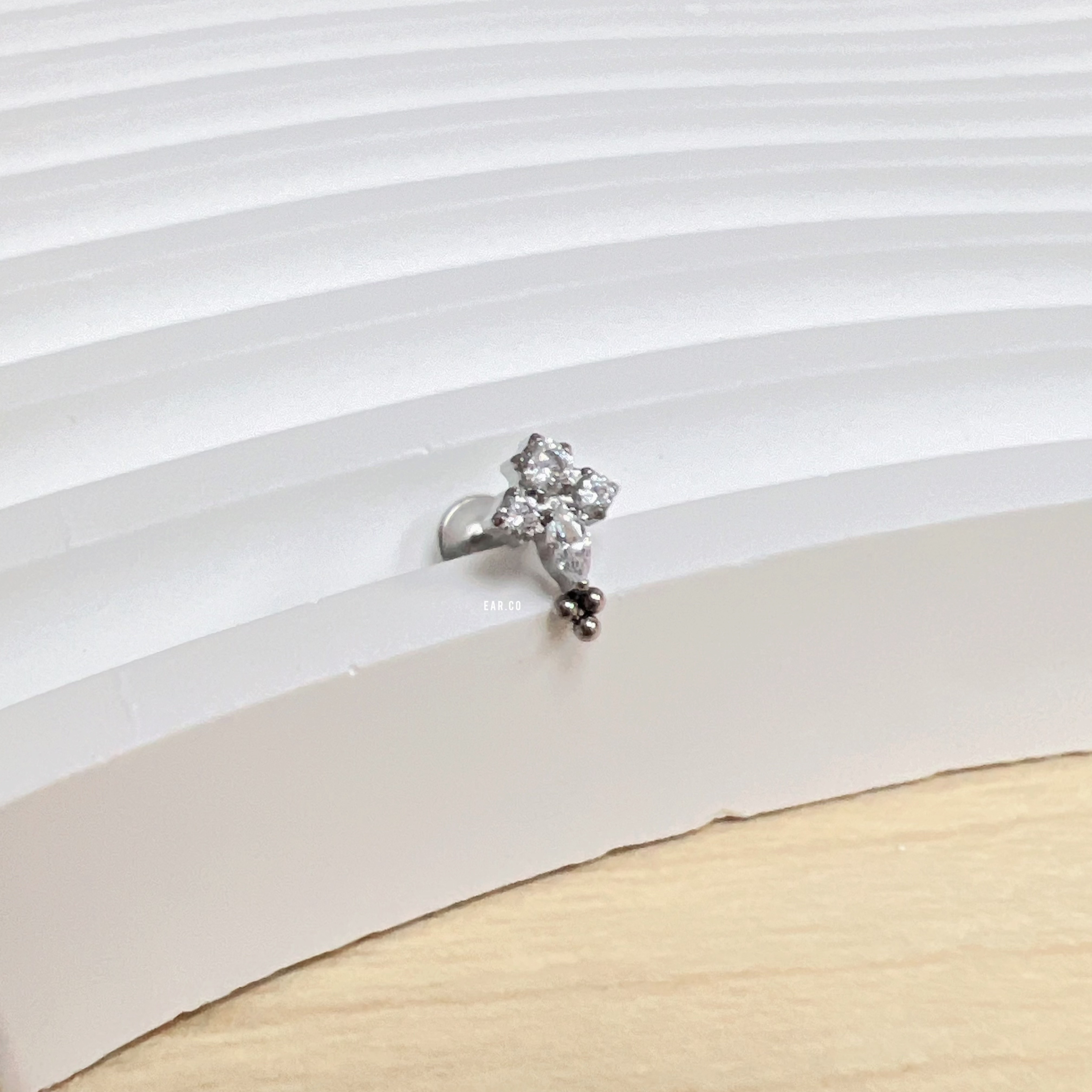 閃石小十字拼小圓珠平頭耳門/耳珠/耳骨釘 [G23 Titanium]