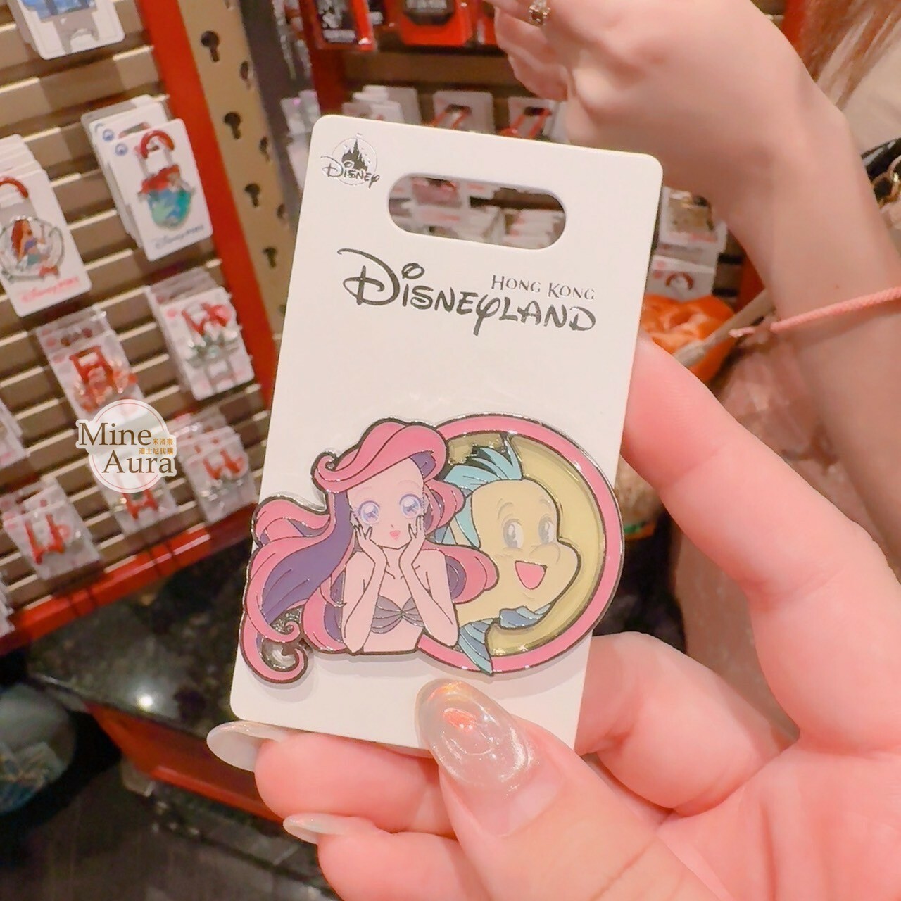 漫畫風 愛麗兒 Ariel Switch 小比目魚 造型 徽章 PIN 小美人魚 The Little Mermaid -香港迪士尼樂園