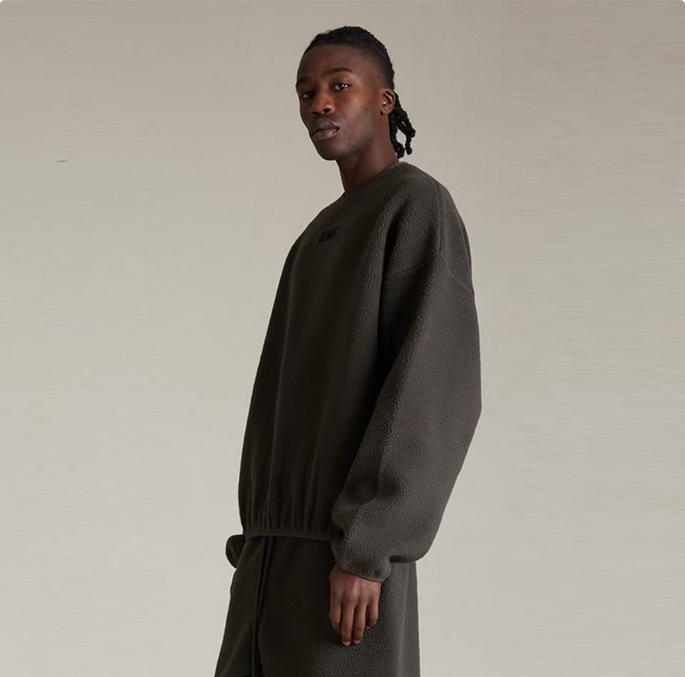 FOG Essentials 2024F/W 搖粒絨標籤LOGO大學T