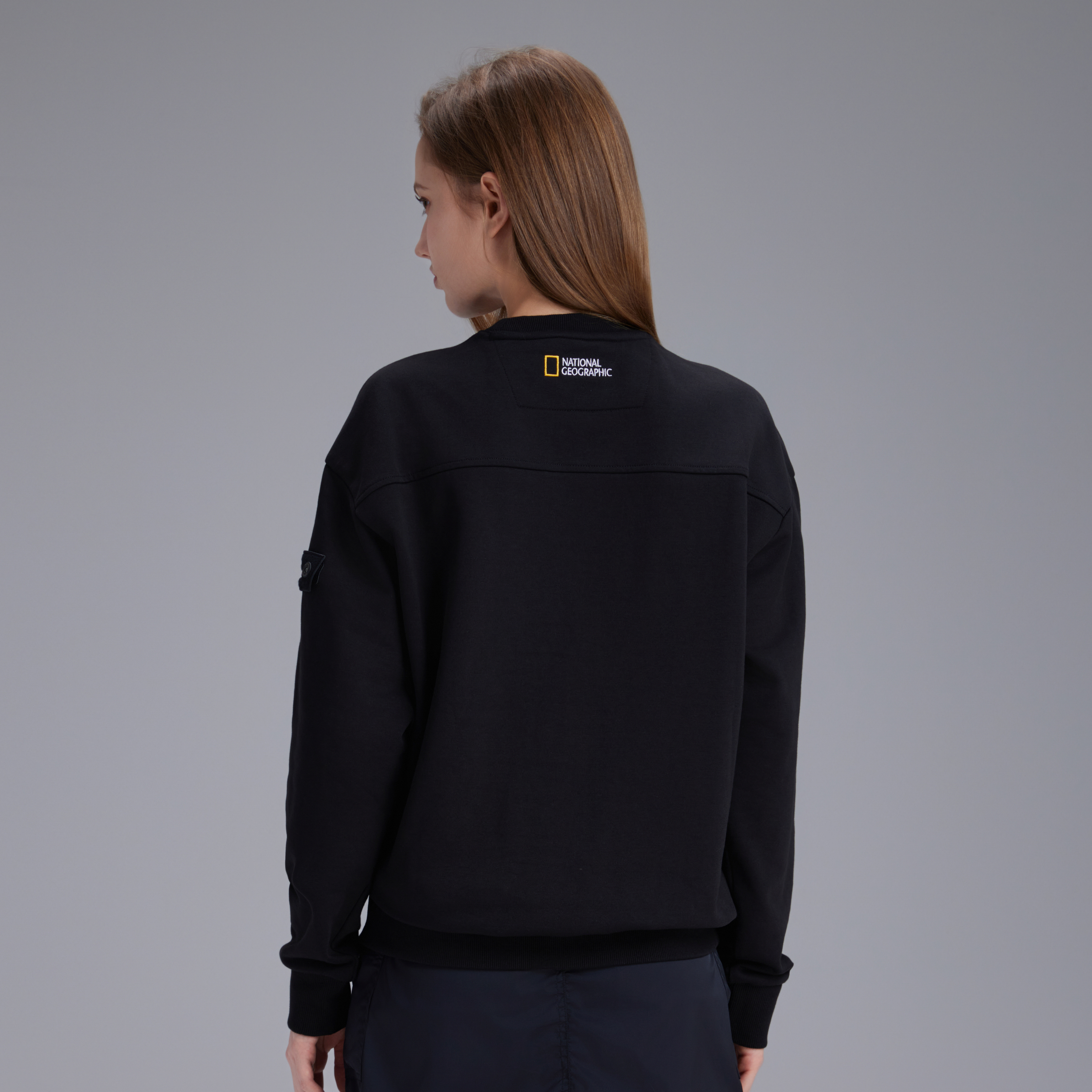 【NATIONAL GEOGRAPHIC】 Comfortable Overfit Sweatshirt ★ LARGA Semi Overfit Sweatshirt - CARBON BLACK
