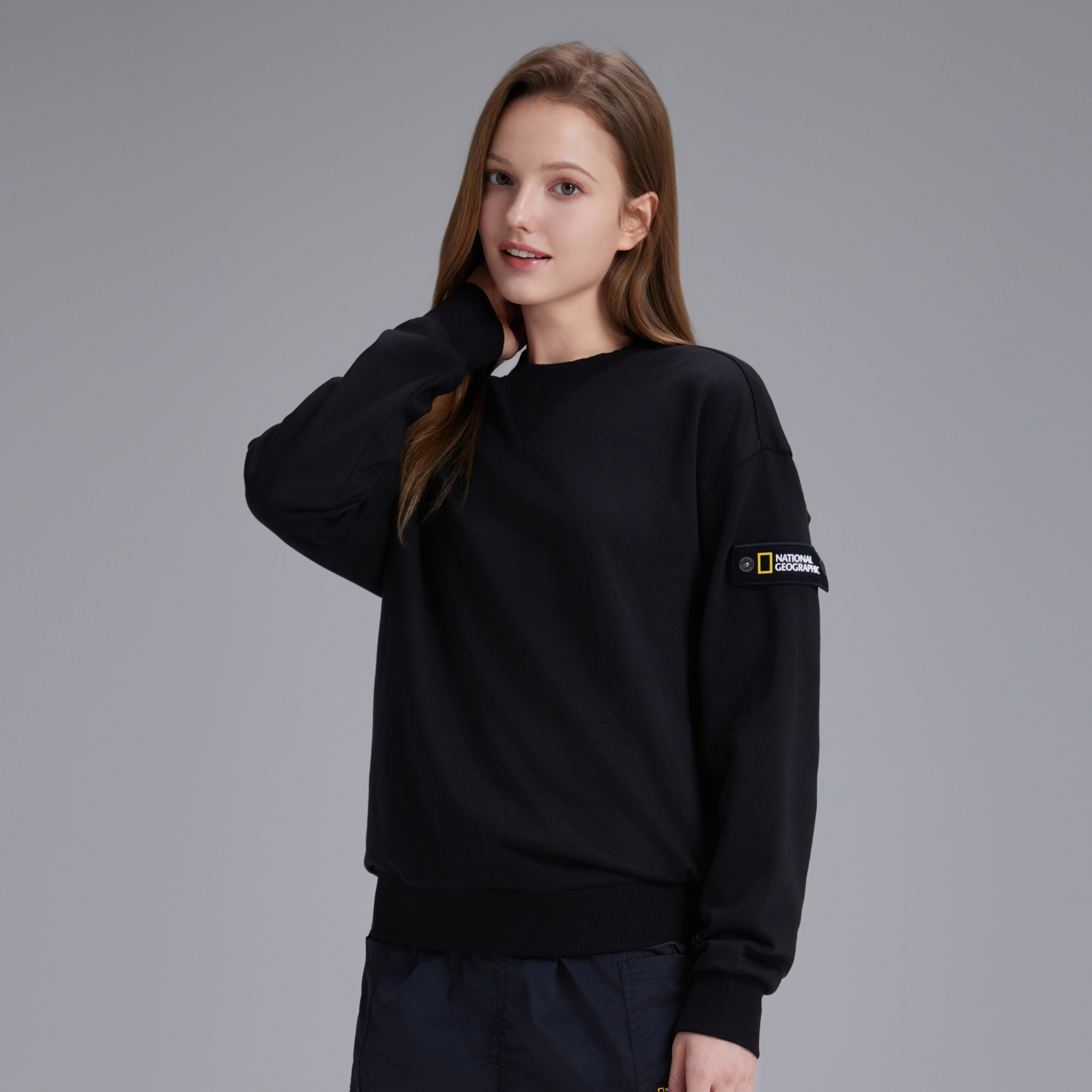 【NATIONAL GEOGRAPHIC】 Comfortable Overfit Sweatshirt ★ LARGA Semi Overfit Sweatshirt - CARBON BLACK