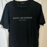 [S] GUESS WOMENS HOLOGRAM ARTWORK SHORT SLEEVE T-SHIRT,BLACK, RO2K9492-BLK [FINAL SALE] (SGU590)