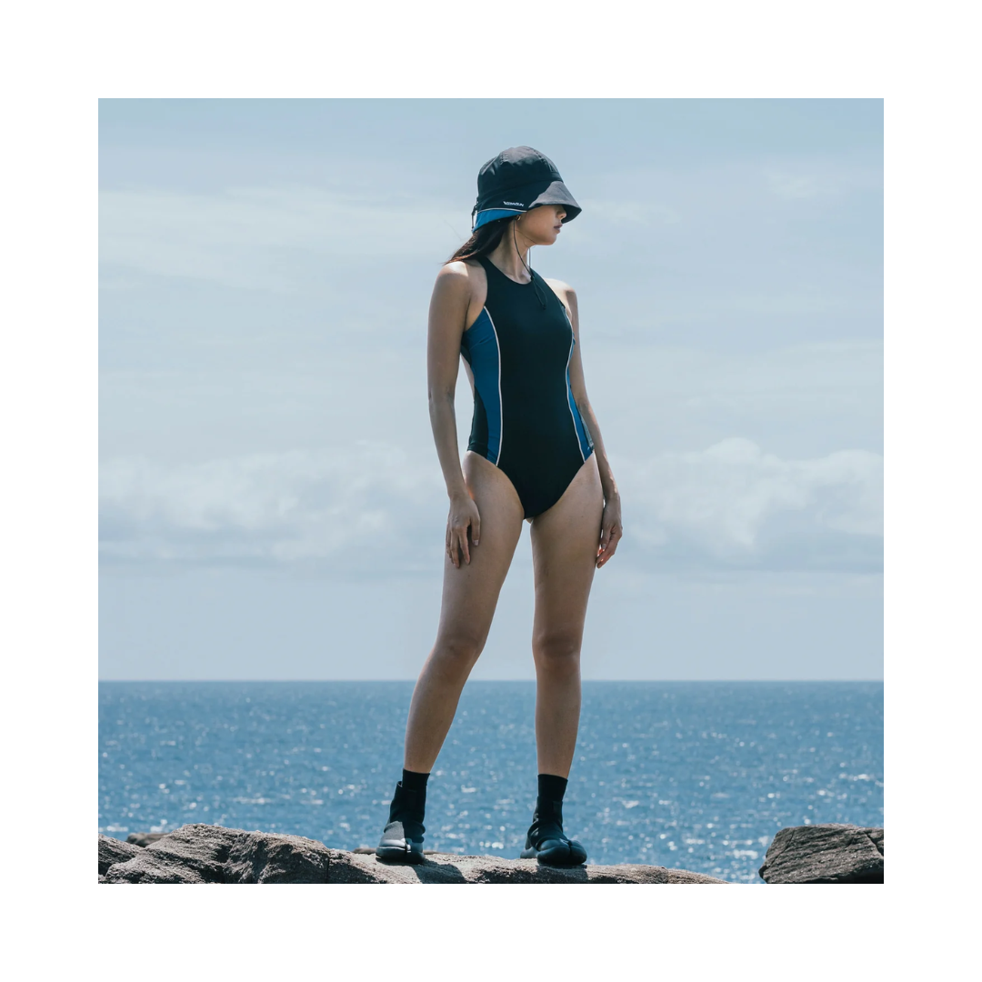 ▲WISDOM® X moun GinJo 削肩小圓領連身泳衣