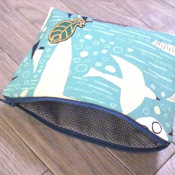 日本 Door Company 北歐風 刺繡 貼布 化妝包 /收納包 (天空藍與鳥)