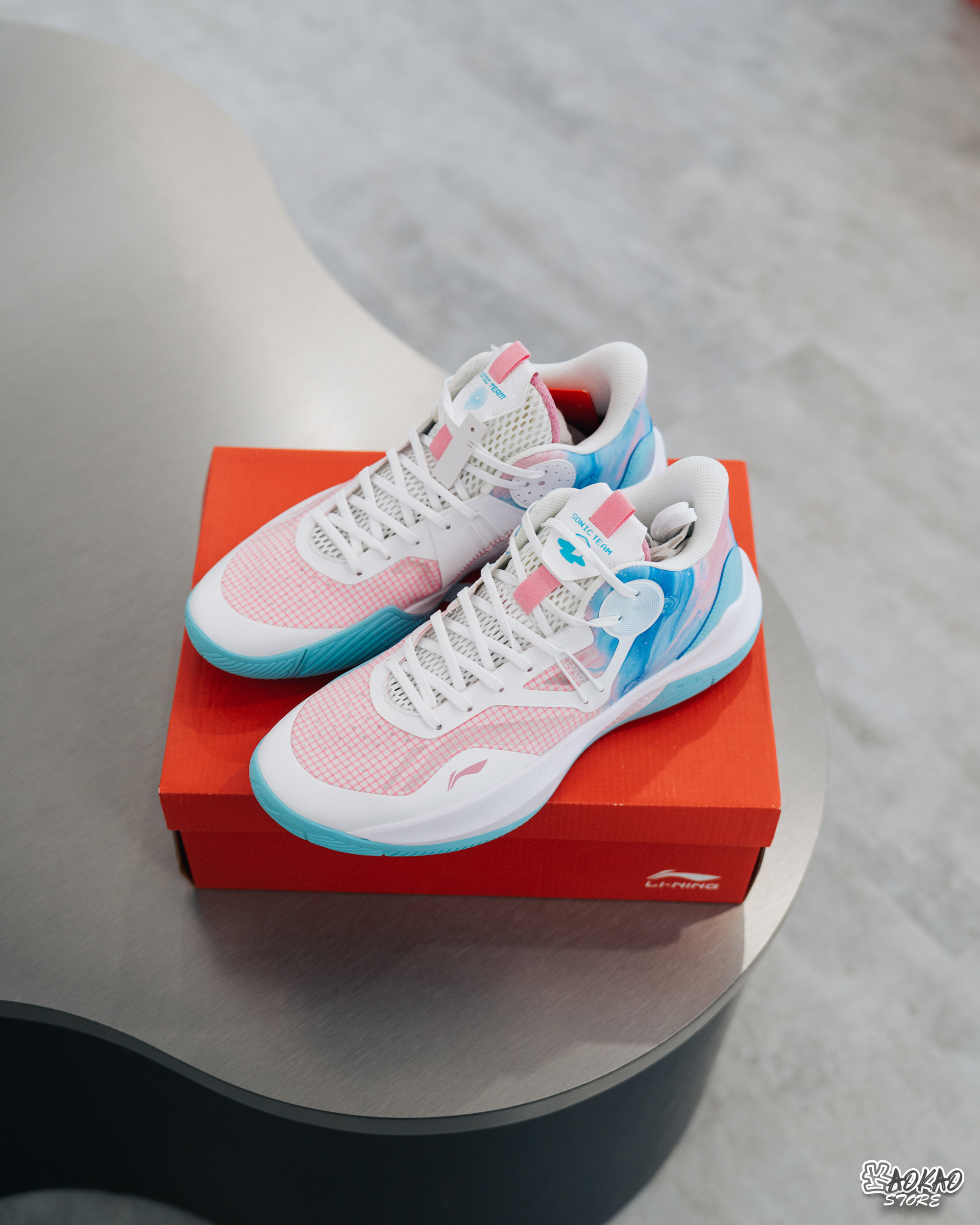 【LI-NING 李寧】音速 Team Low男子透氣清涼籃球場地鞋 標準白/桃粉 ABPS023-1