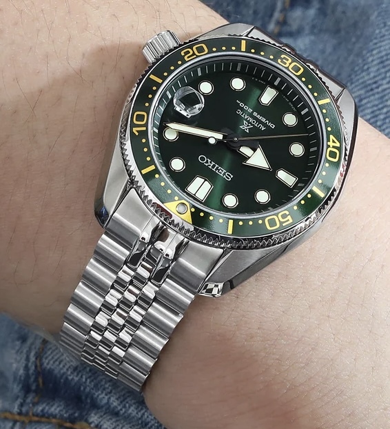 萬年鐘錶 - 太空人錶帶 - SEIKO 代用錶帶 MM200 機械錶 SBDC061 SPB077 SBDC063 代用錶帶 經典實心五珠 不鏽鋼 V形潛水扣專用帶 五珠實心不鏽鋼錶帶 SS201820B110