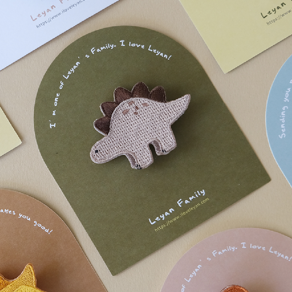 Dinosaur恐龍刺繡別針 / 不會刺的劍龍