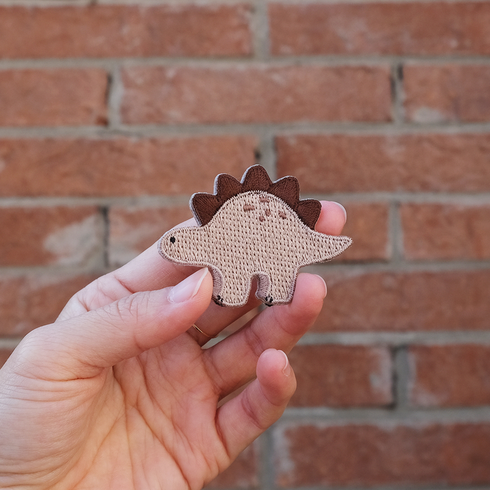 Dinosaur恐龍刺繡別針 / 不會刺的劍龍
