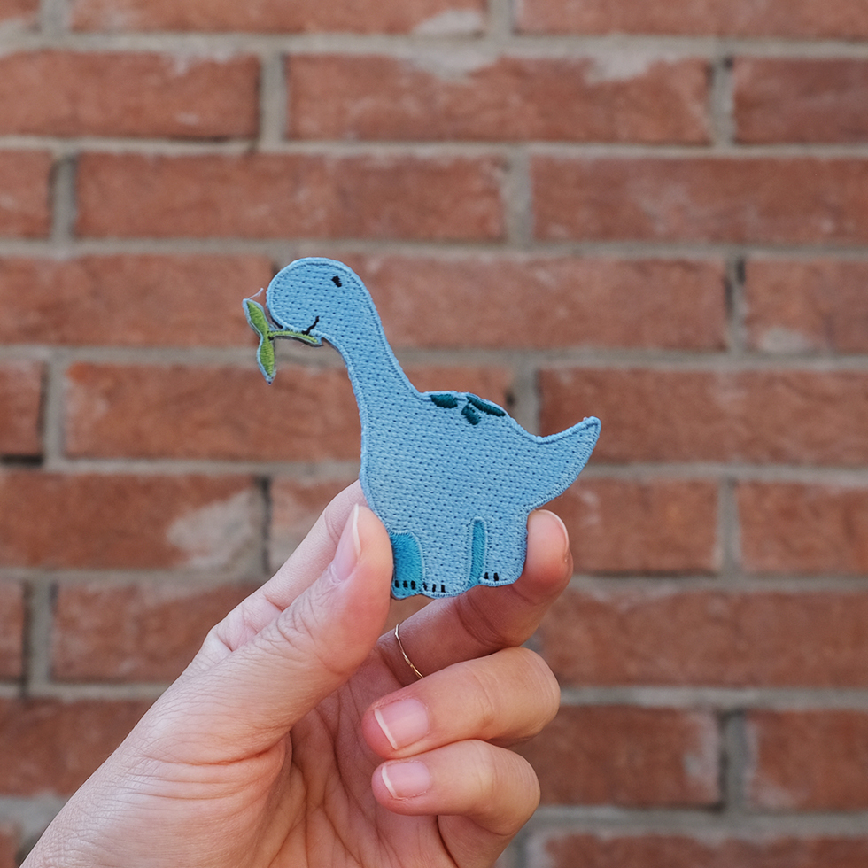 Dinosaur恐龍刺繡別針 / 脖子長長的雷龍