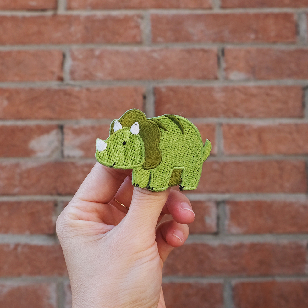 Dinosaur恐龍刺繡別針 / 吃素的三角龍
