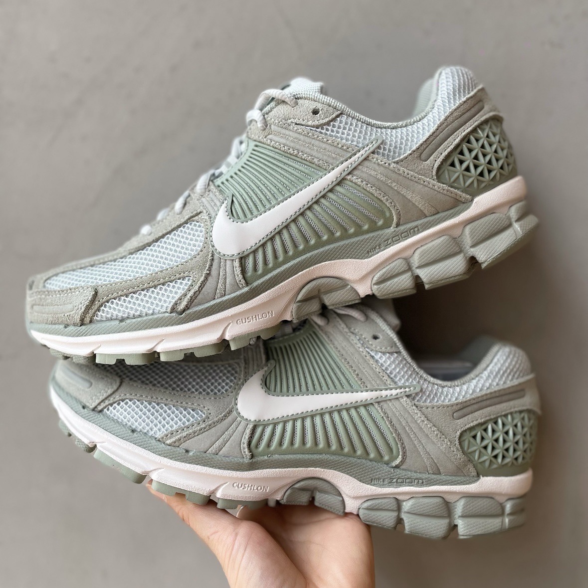 【逢甲 FUZZY】Nike Zoom Vomero 5 灰綠 HF1553-002