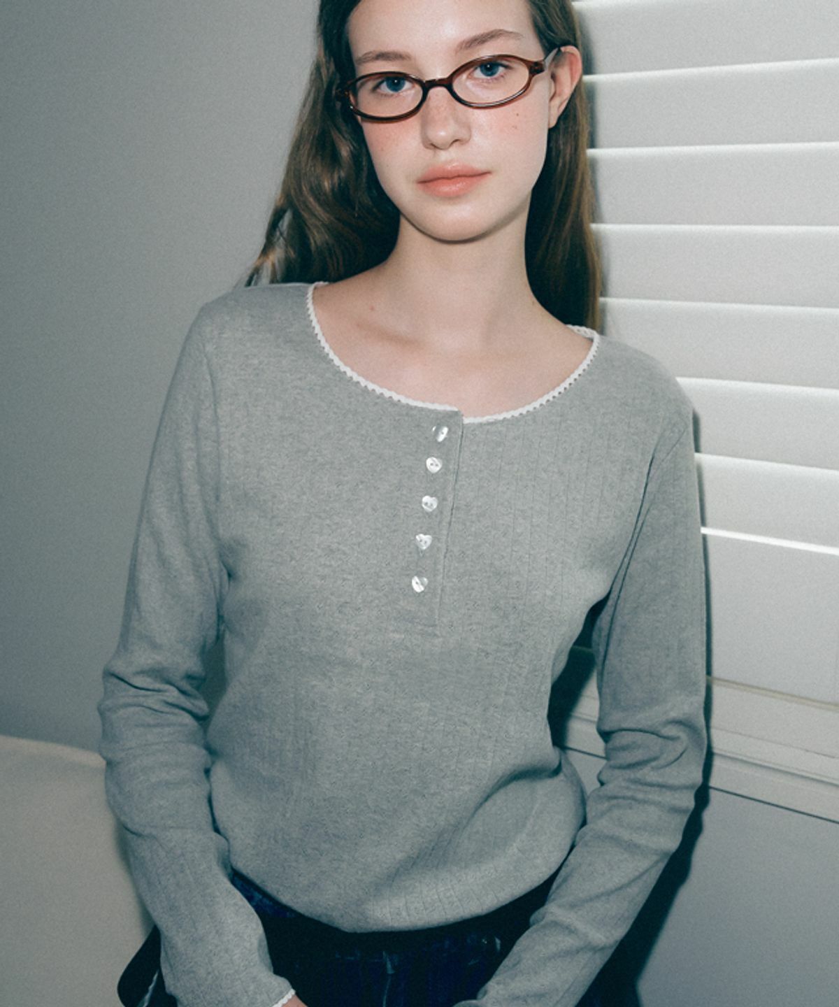 RONRON EYELET HEART BUTTON HENRYNECK LONG SLEEVE