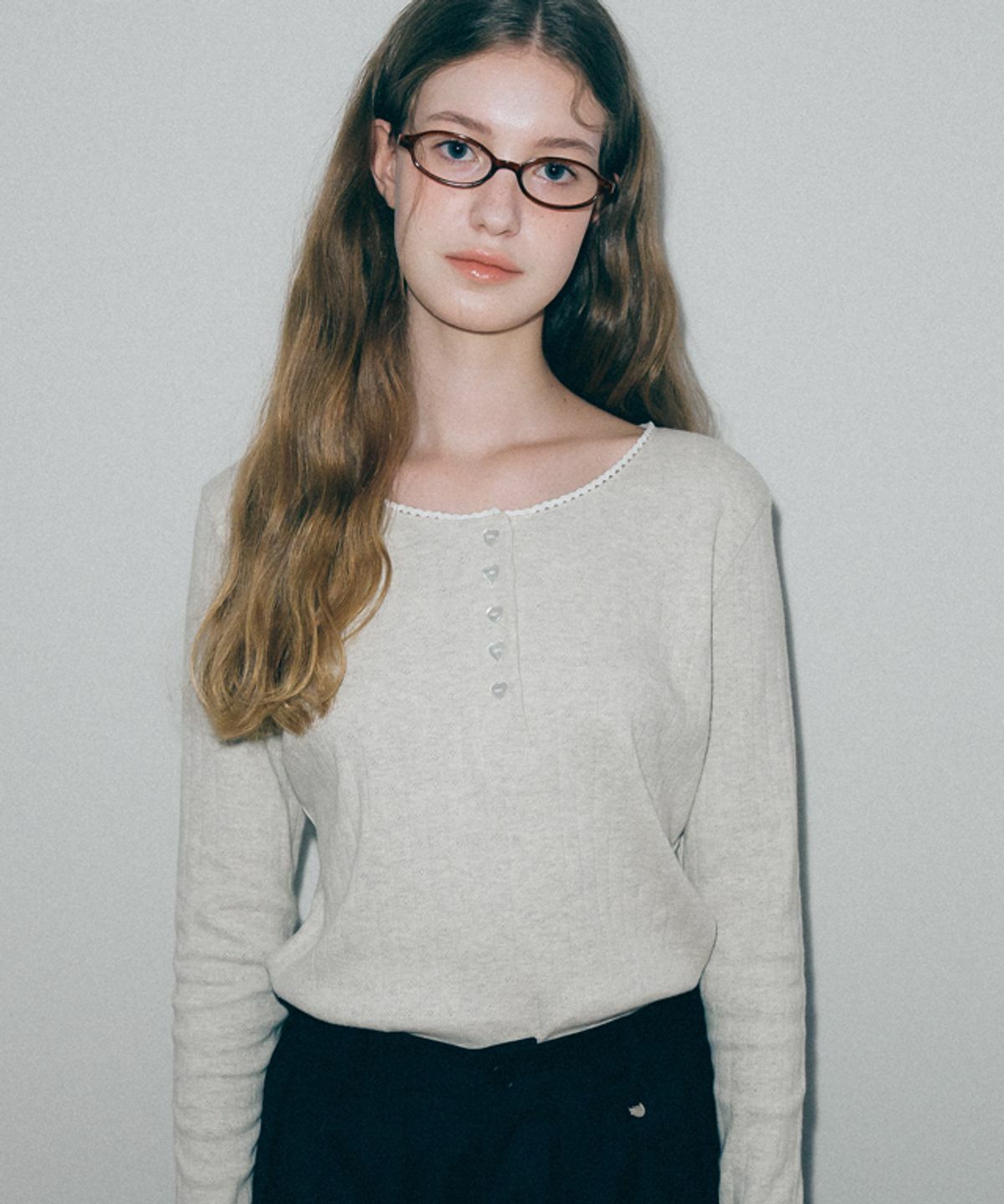 RONRON EYELET HEART BUTTON HENRYNECK LONG SLEEVE