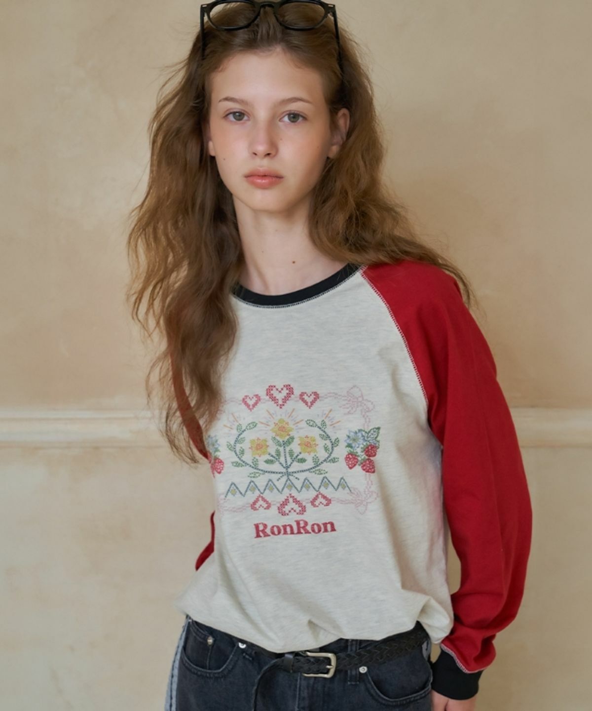 RONRON★韓国★人気 CROSS STITCH RASPBERRY RAGLAN LONG SLEEVE RONRON CROSS STITCH RASPBERRY RAGLAN LONG SLEEVE