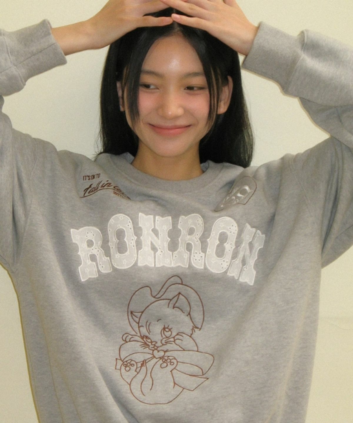 RONRON WESTERN CAT LACE PATCH SWEATSHIRT