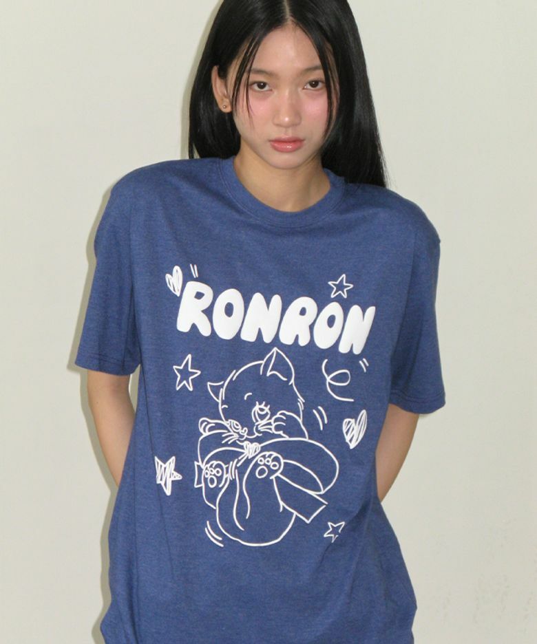 [RONRON]EMBO KITSCH CAT OVER FIT Tシャツ★新作・24AW★人気★ RONRON EMBO KITSCH CAT OVER FIT T SHIRT