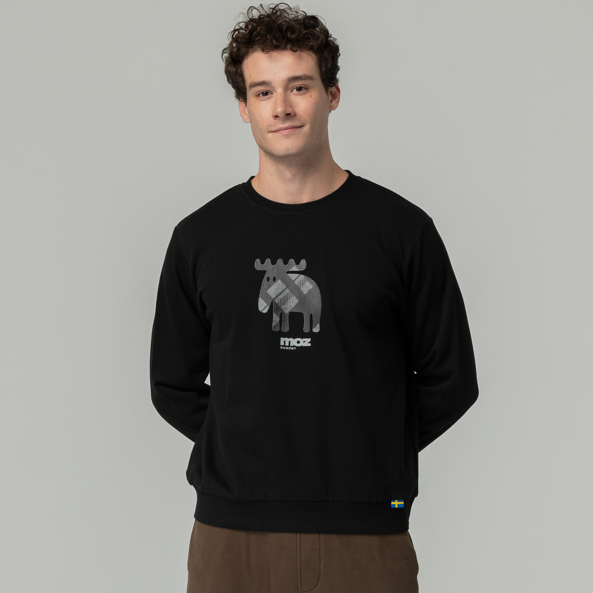 moz瑞典 格紋駝鹿 100%純棉 大學T-黑色(亞洲版) 男款