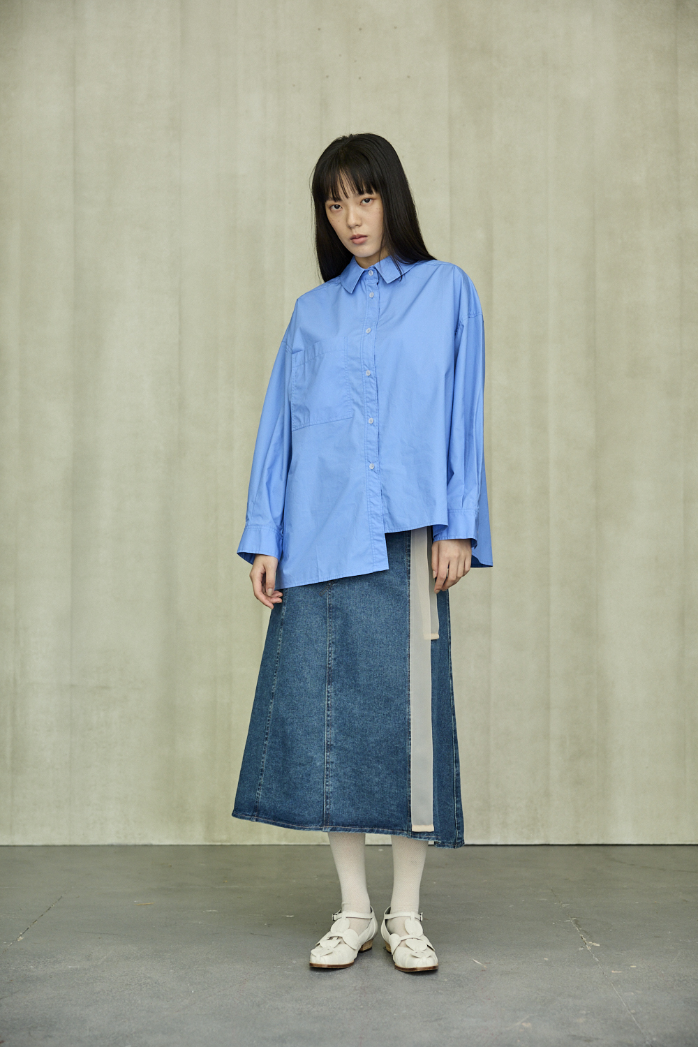 下擺不對稱後領釦設計上衣