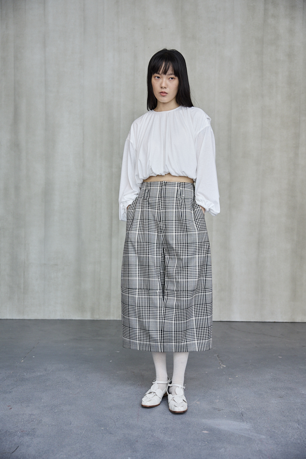 下擺收口短版上衣