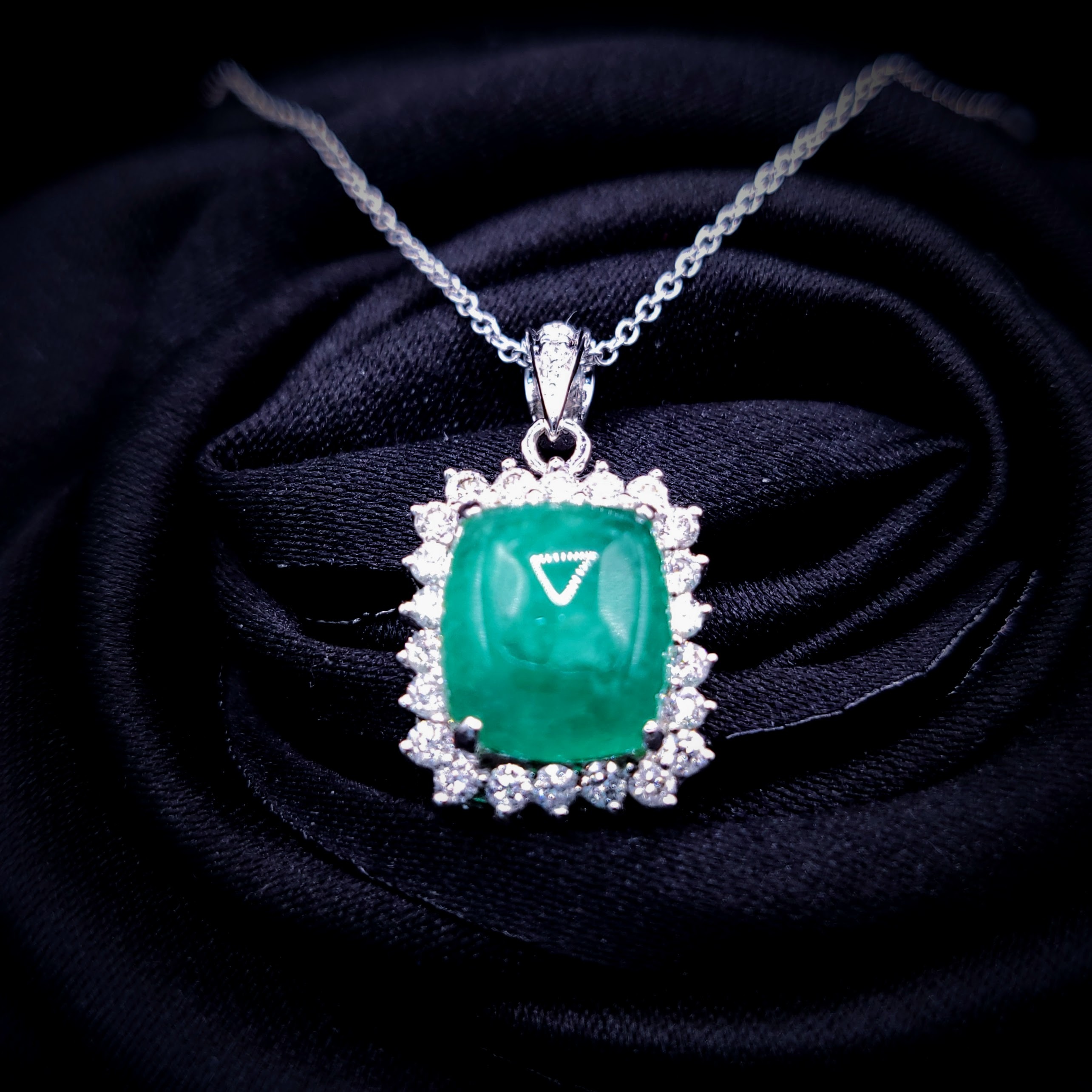 18K White Gold 2.62ct Emerald and Diamond Pendant