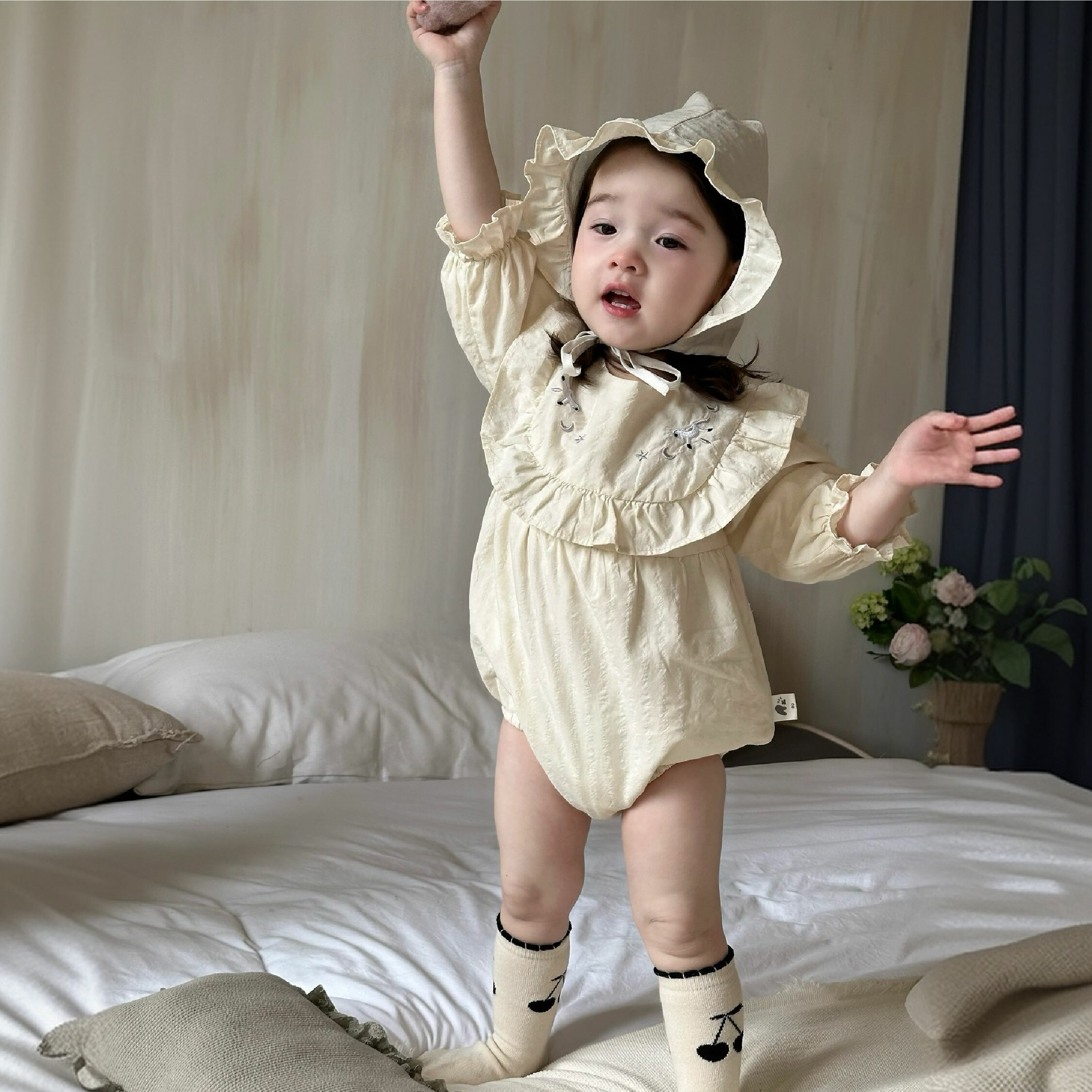 【JG3322】夢幻星月小木馬刺繡包屁套裝(帽+衣)＊二色