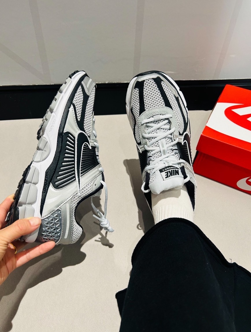 Nike Zoom Vomero 5 "Metallic Silver Black" 金屬銀黑 慢跑鞋 FJ4151004