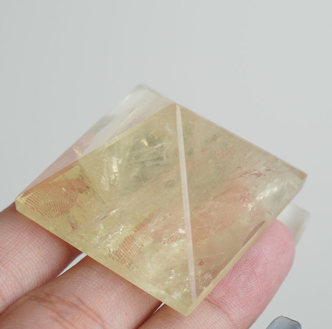 黃水晶金字塔｜擺件