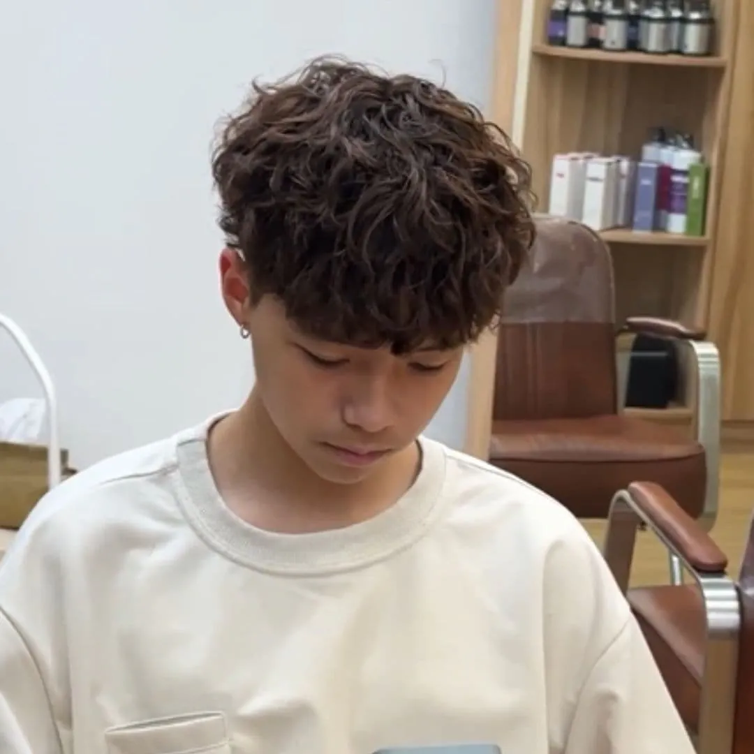 Deep-textured wool perm, a work by YP.