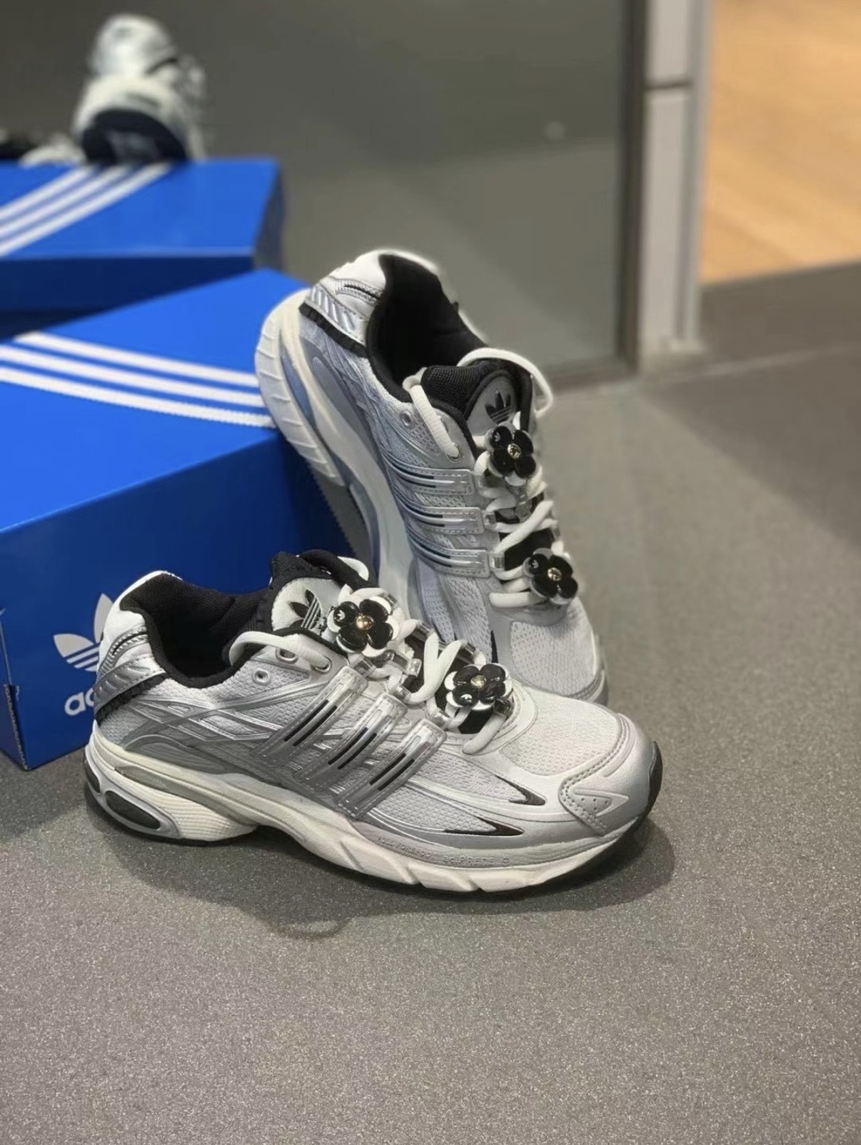 Adidas Originals Adistar Cushion 白銀色 Y2K 蕾絲 花花鞋扣 復古 老爹鞋 IH5928/預購