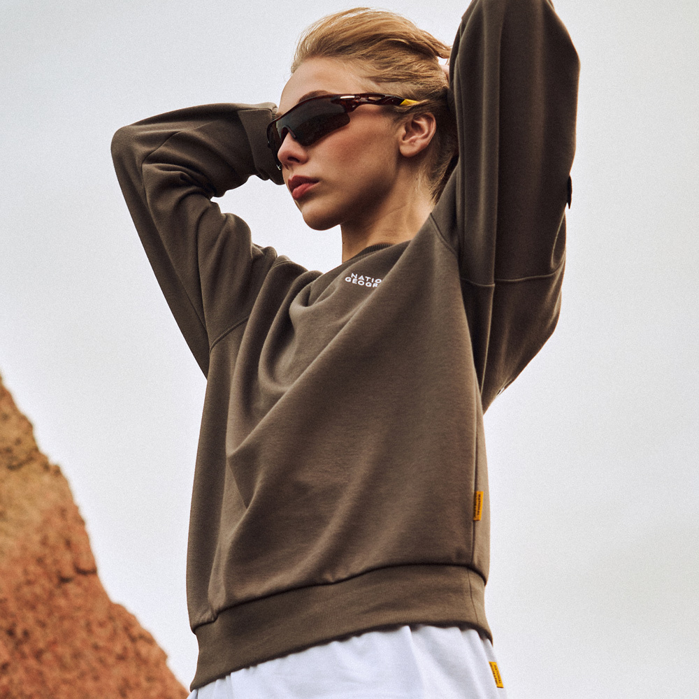 Unisex Polar Bear Graphic Sweatshirt - K/MOCHA - K/M