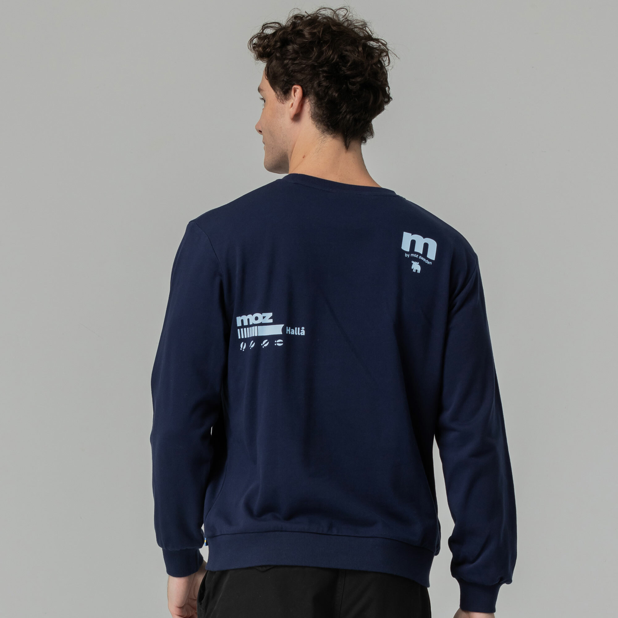 moz瑞典 字母駝鹿 100%純棉 大學T-深藍(亞洲版) 男款