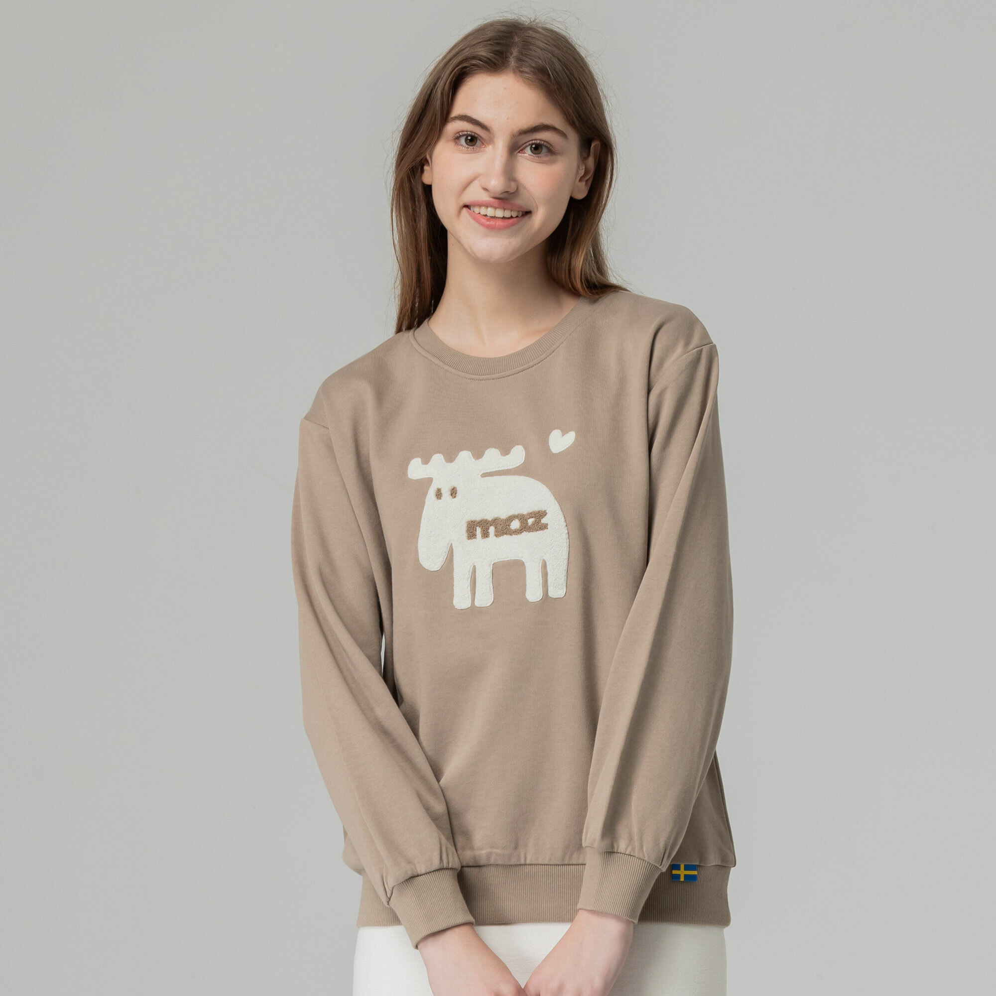 moz瑞典 毛巾繡愛心駝鹿 100%純棉 大學T-可可(亞洲版) 女款