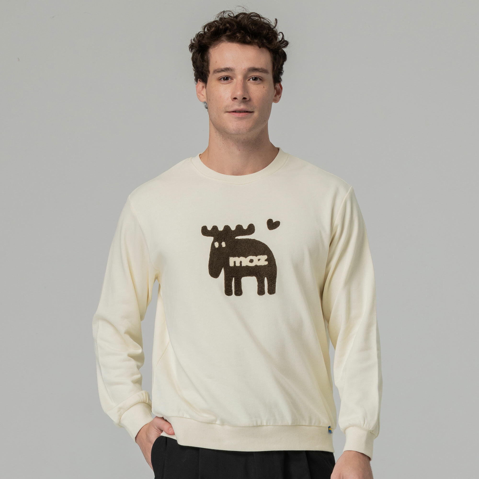 moz瑞典 毛巾繡愛心駝鹿 100%純棉 大學T-奶油白(亞洲版) 男款