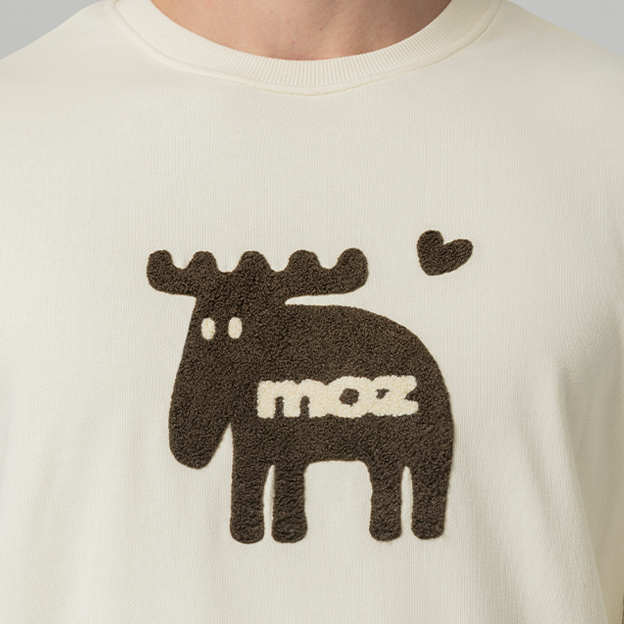 moz瑞典 毛巾繡愛心駝鹿 100%純棉 大學T-奶油白(亞洲版) 男款