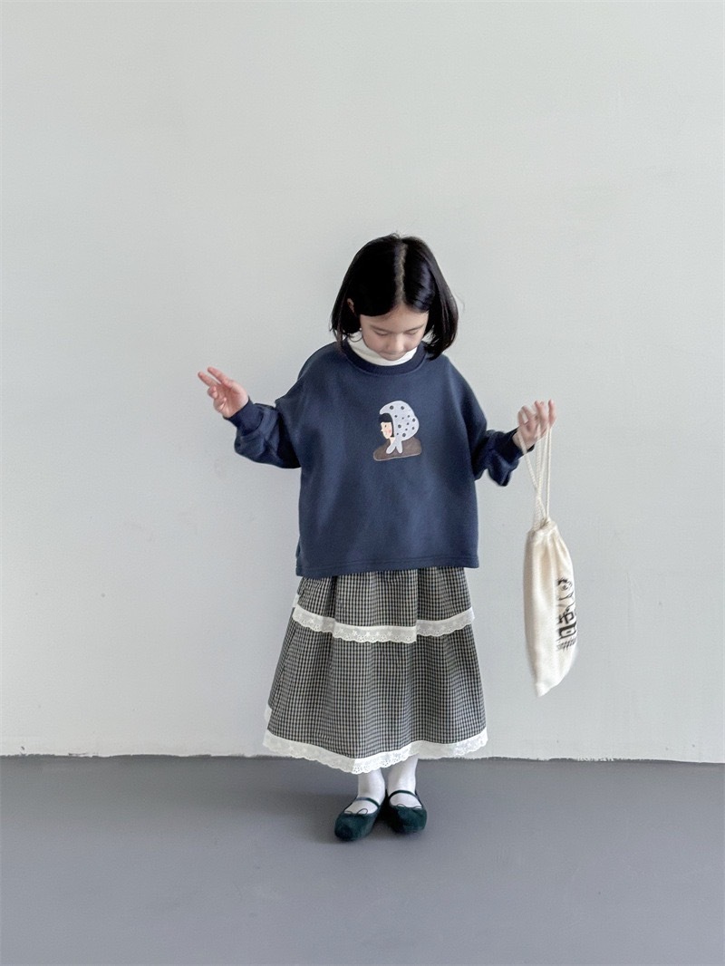 小女孩圓領上衣