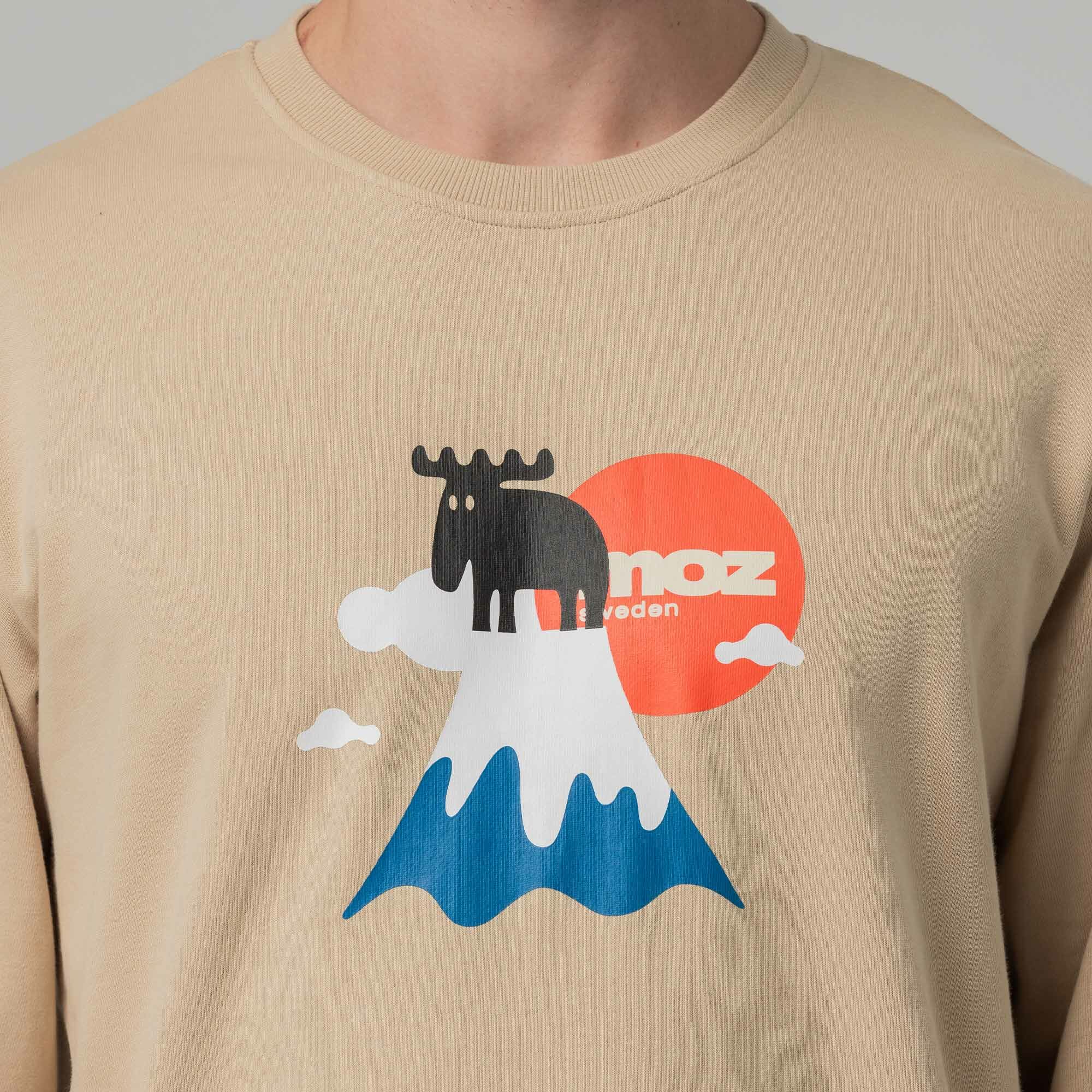moz瑞典 富士山駝鹿 100%純棉 大學T-奶茶(亞洲版) 男款