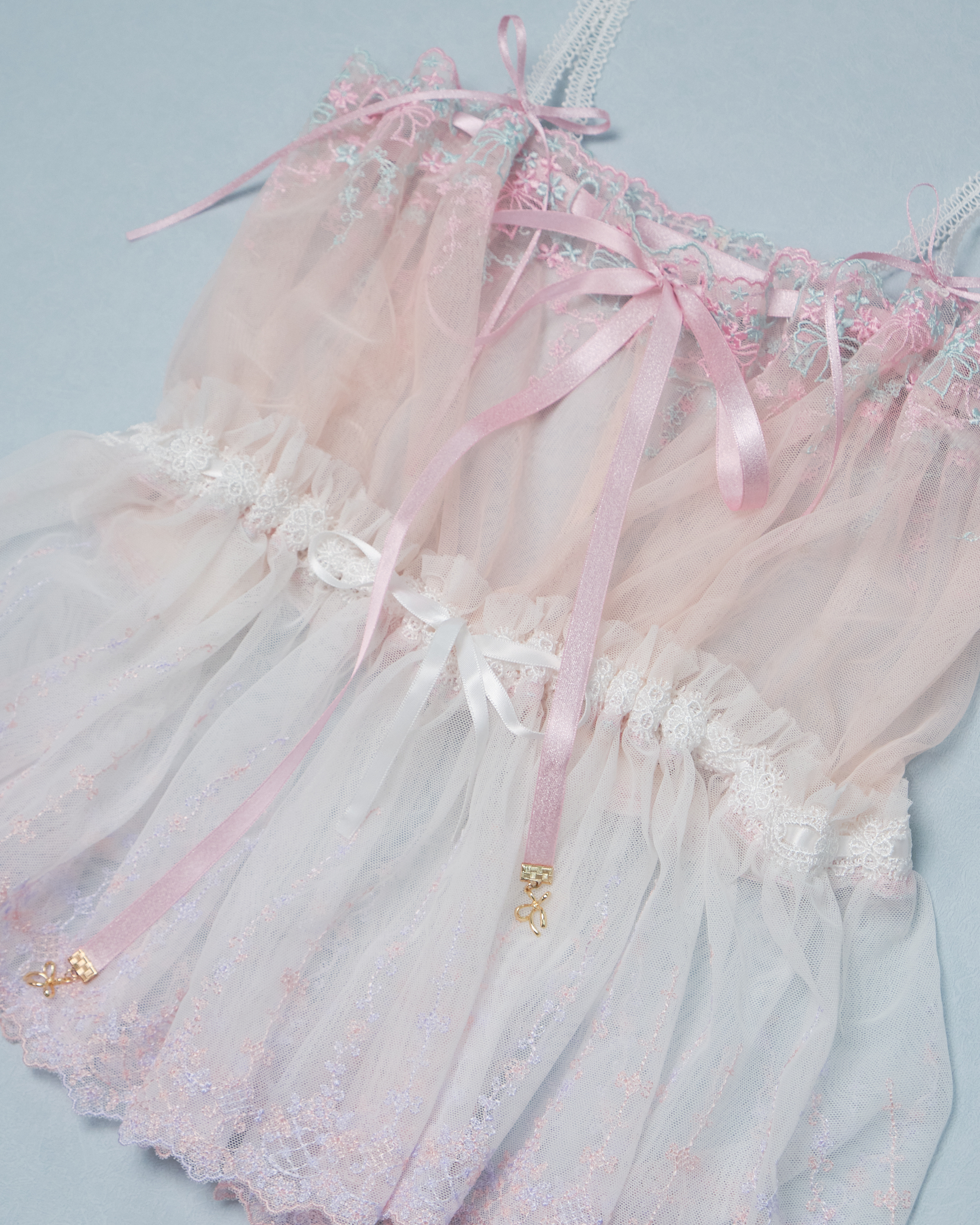 11295 Suitable For All Seasons Classic Laced Top