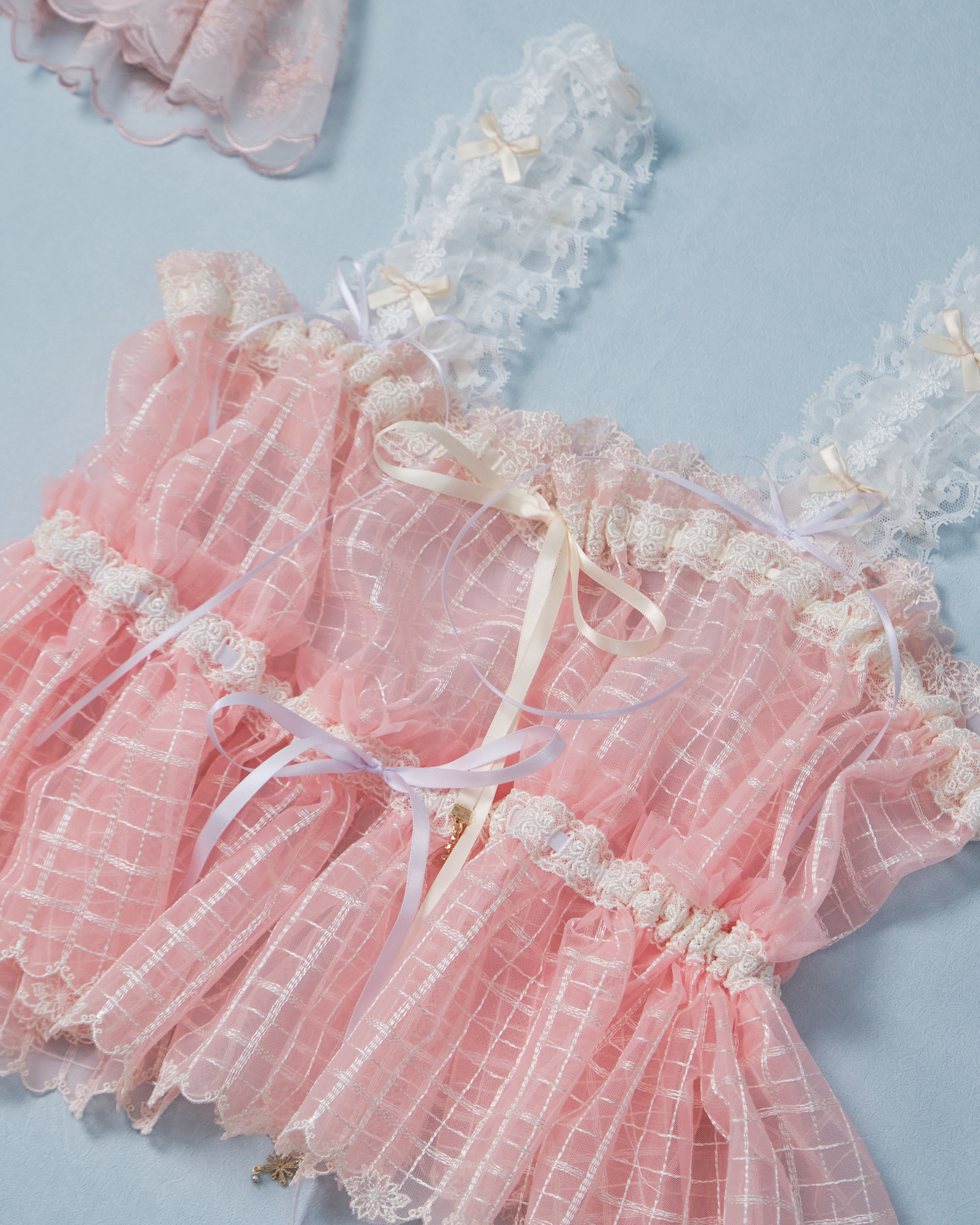 11297 Suitable For All Seasons Classic Laced Top